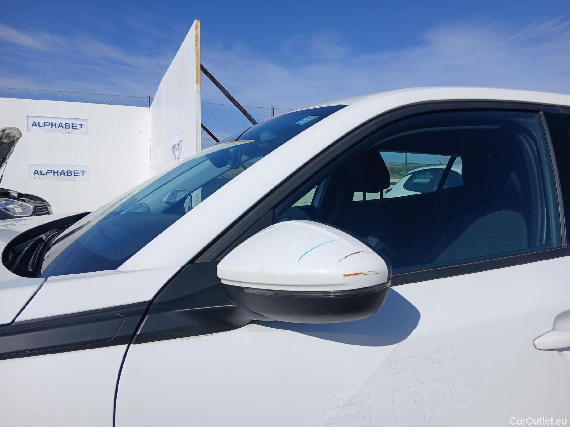  Peugeot  2008 PEUGEOT  / 2019 / 5P / todoterreno Active BlueHDI 81kW (110CV) #9