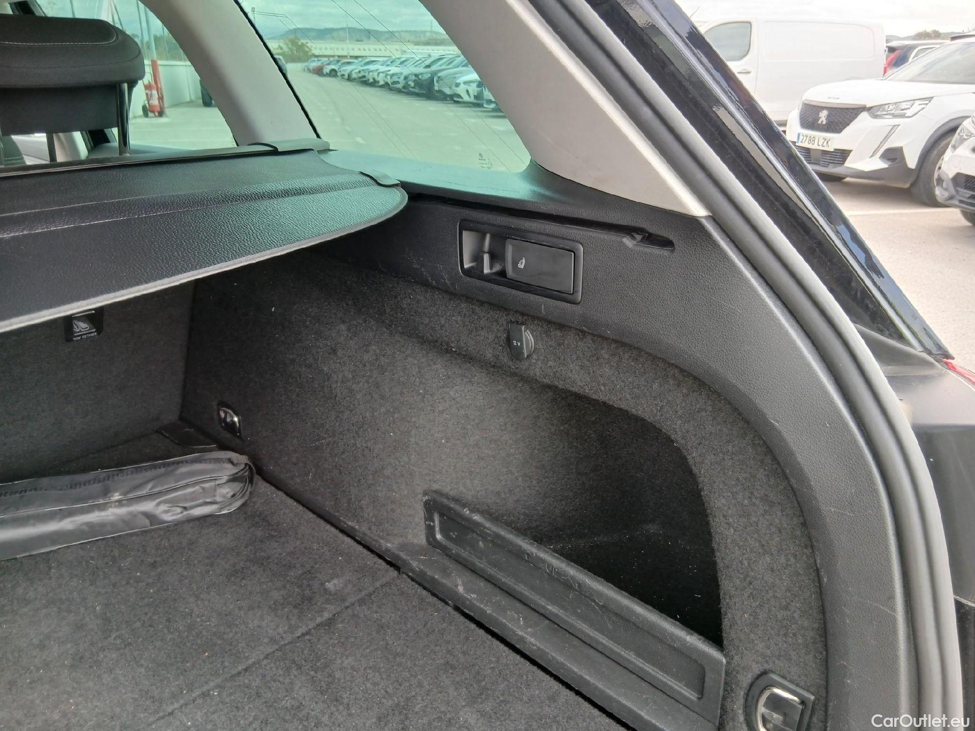  Volkswagen  Passat VOLKSWAGEN  / 2019 / 5P / familiar Variant Executive 2.0 TDI 110kW (150CV) #29