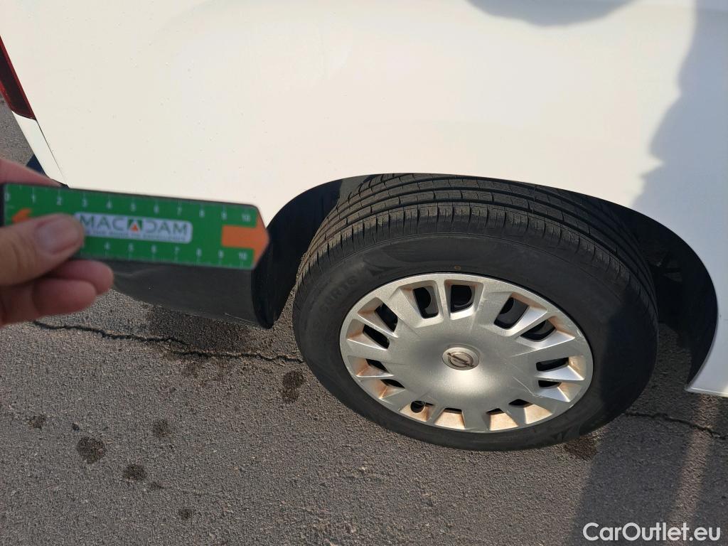  Opel  Combo OPEL  Life / 2018 / 5P / monovolumen 1.5 TD 75kW (100CV) S/S Expression XL #50