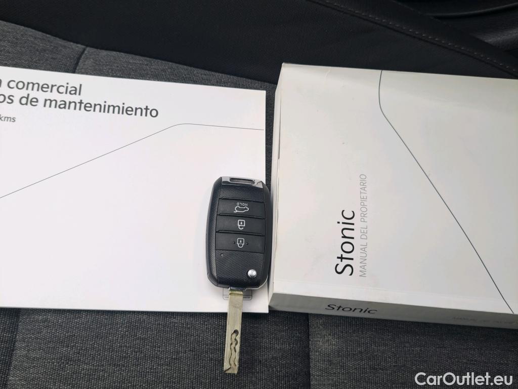  KIA  STONIC KIA  / 2017 / 5P / todoterreno 1.0 T-GDi 74kW (100CV) MHEV iMT Concept #16
