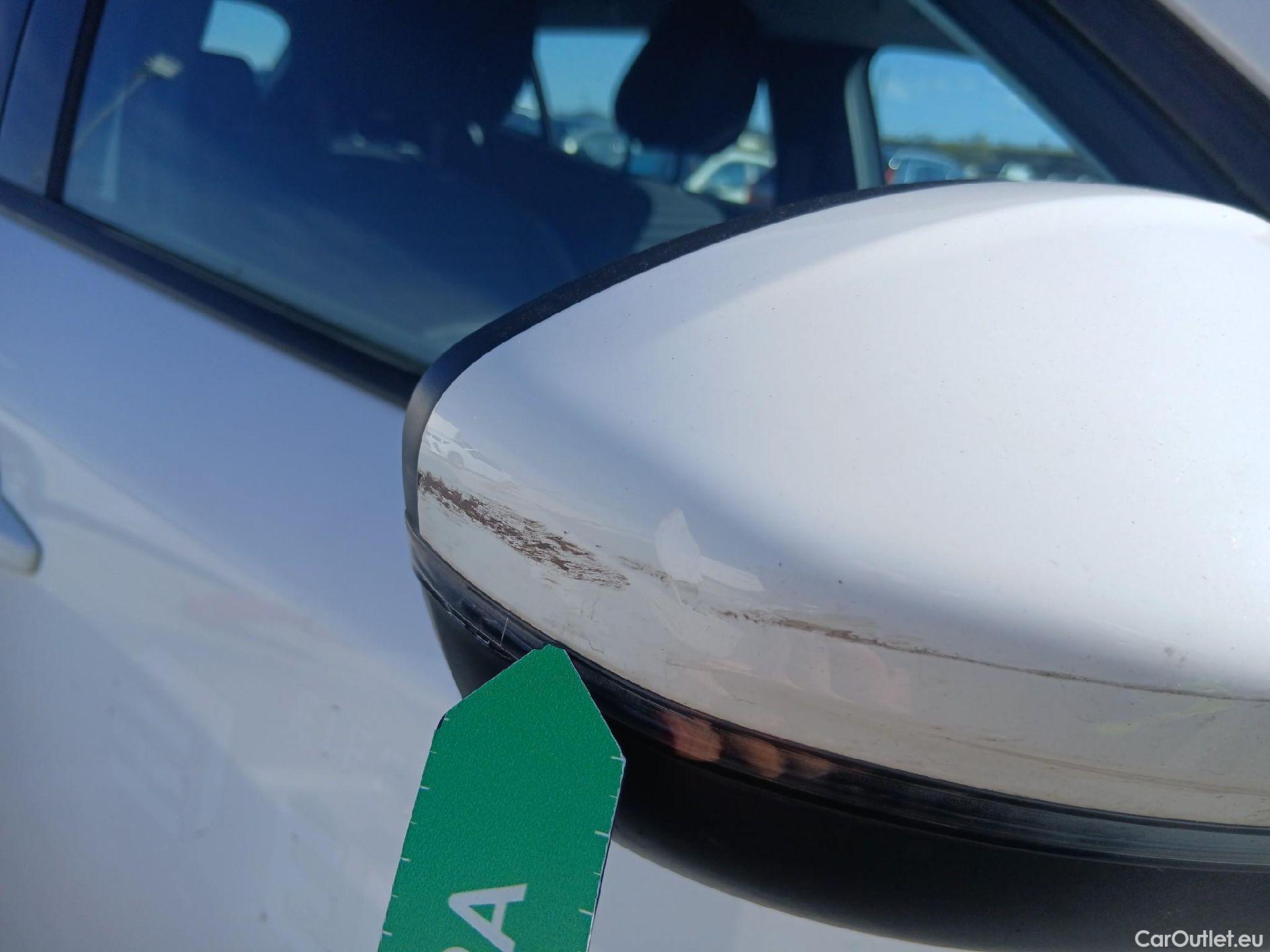  Peugeot  2008 PEUGEOT  / 2019 / 5P / todoterreno Active BlueHDI 81kW (110CV) #23