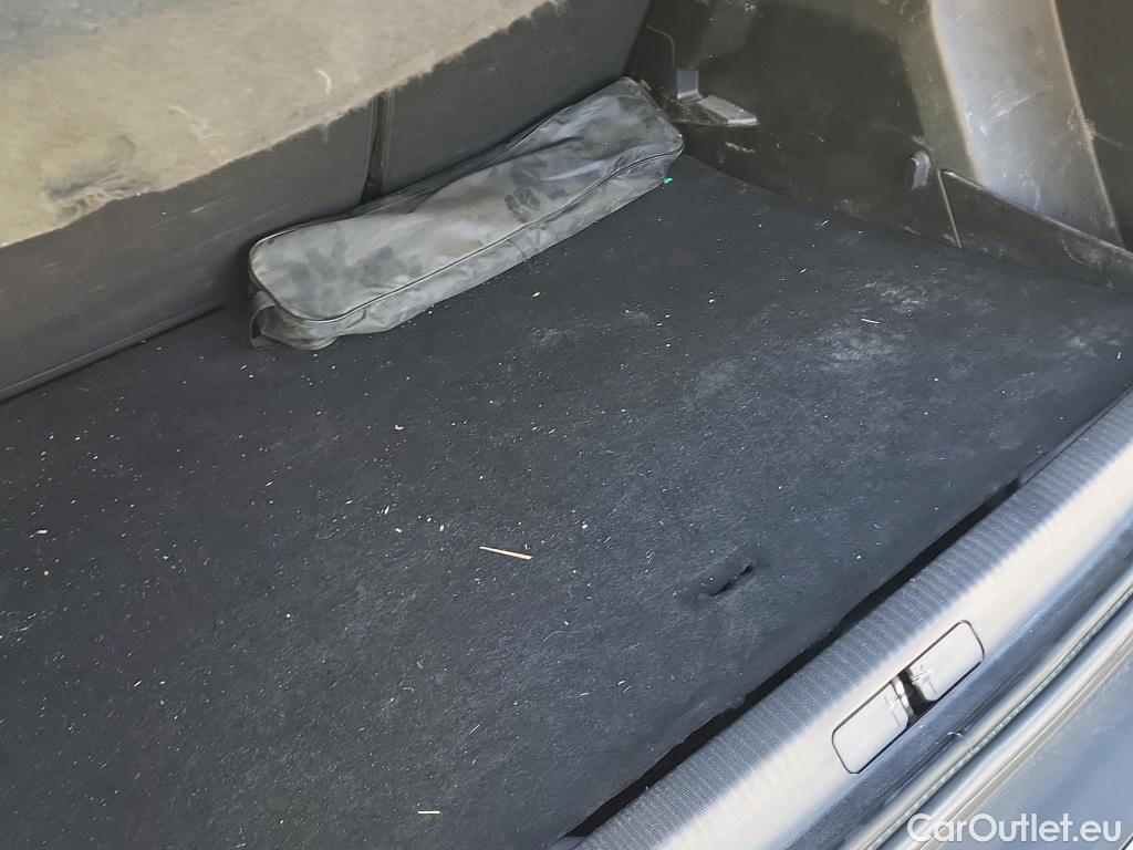  Peugeot  2008 PEUGEOT  / 2019 / 5P / todoterreno Active BlueHDI 81kW (110CV) #3