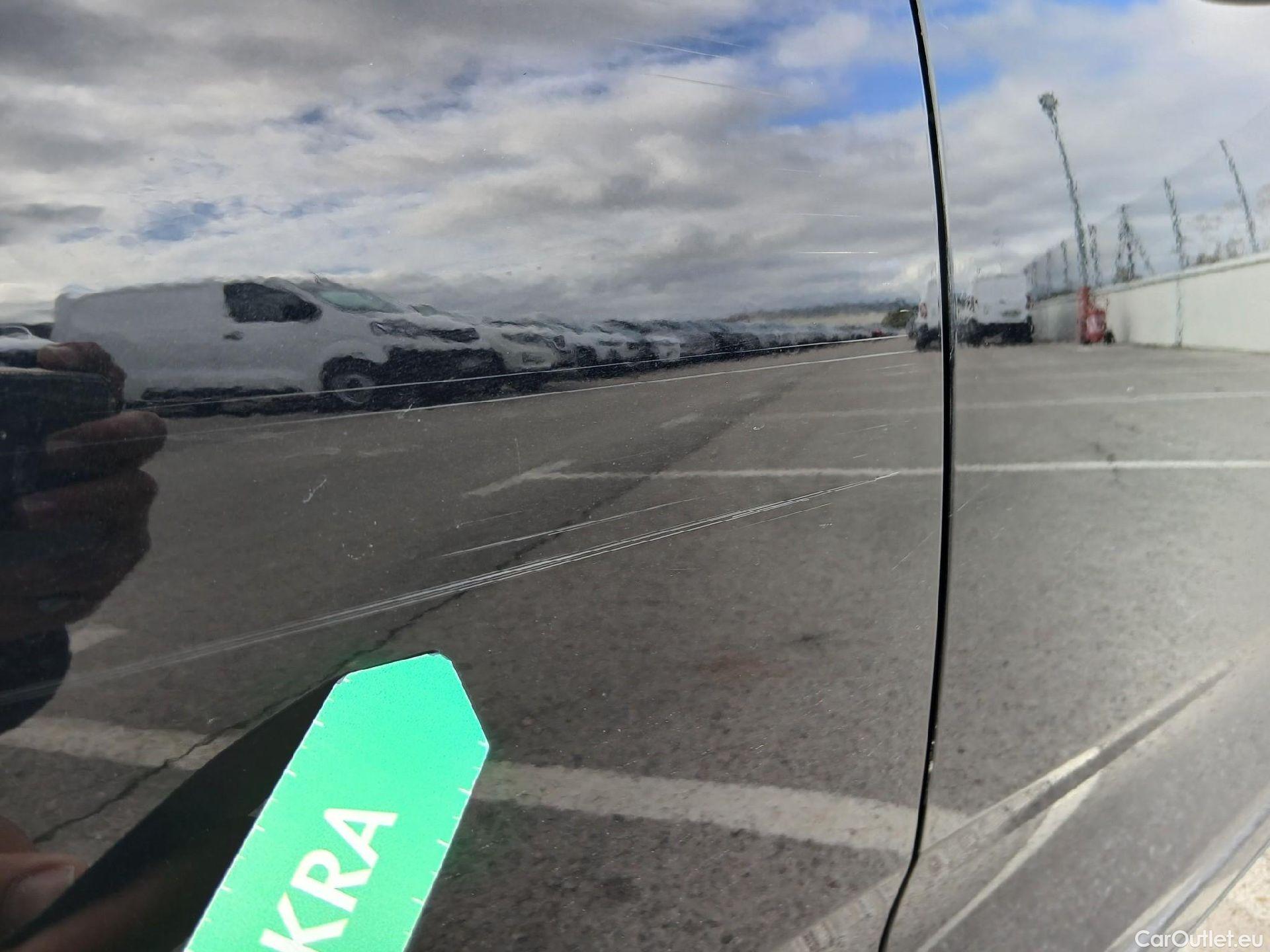  Volkswagen  Passat VOLKSWAGEN  / 2019 / 5P / familiar Variant Executive 2.0 TDI 110kW (150CV) #24