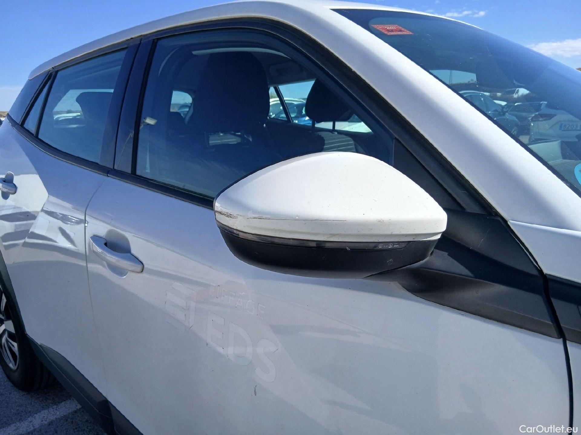  Peugeot  2008 PEUGEOT  / 2019 / 5P / todoterreno Active BlueHDI 81kW (110CV) #24