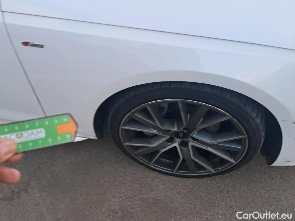  Audi  A4 AUDI  / 2019 / 5P / familiar Avant Black line 40 TDI 140kW quat S tro #1