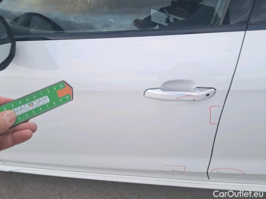  Audi  A4 AUDI  / 2019 / 5P / familiar Avant Black line 40 TDI 140kW quat S tro #40