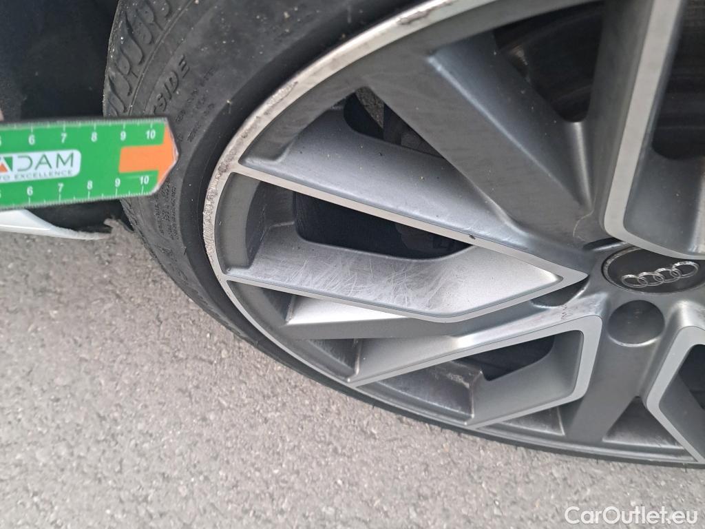  Audi  A4 AUDI  / 2019 / 5P / familiar Avant Black line 40 TDI 140kW quat S tro #15