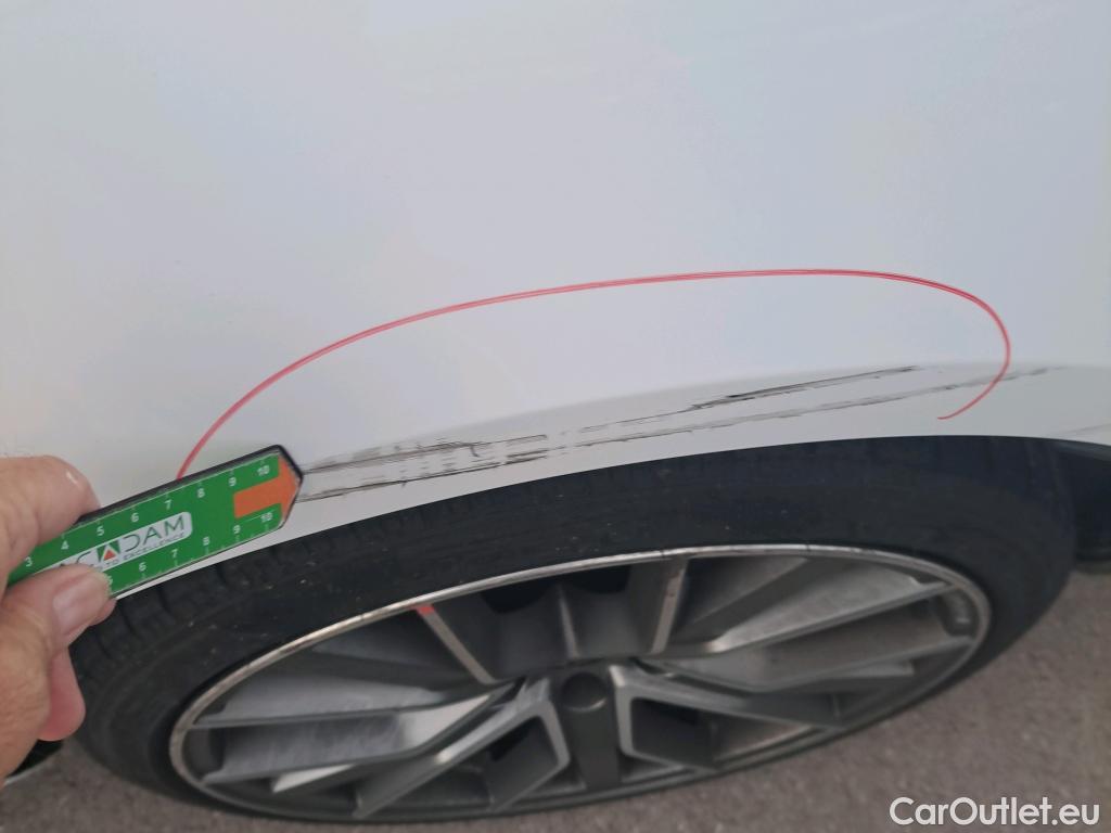  Audi  A4 AUDI  / 2019 / 5P / familiar Avant Black line 40 TDI 140kW quat S tro #8