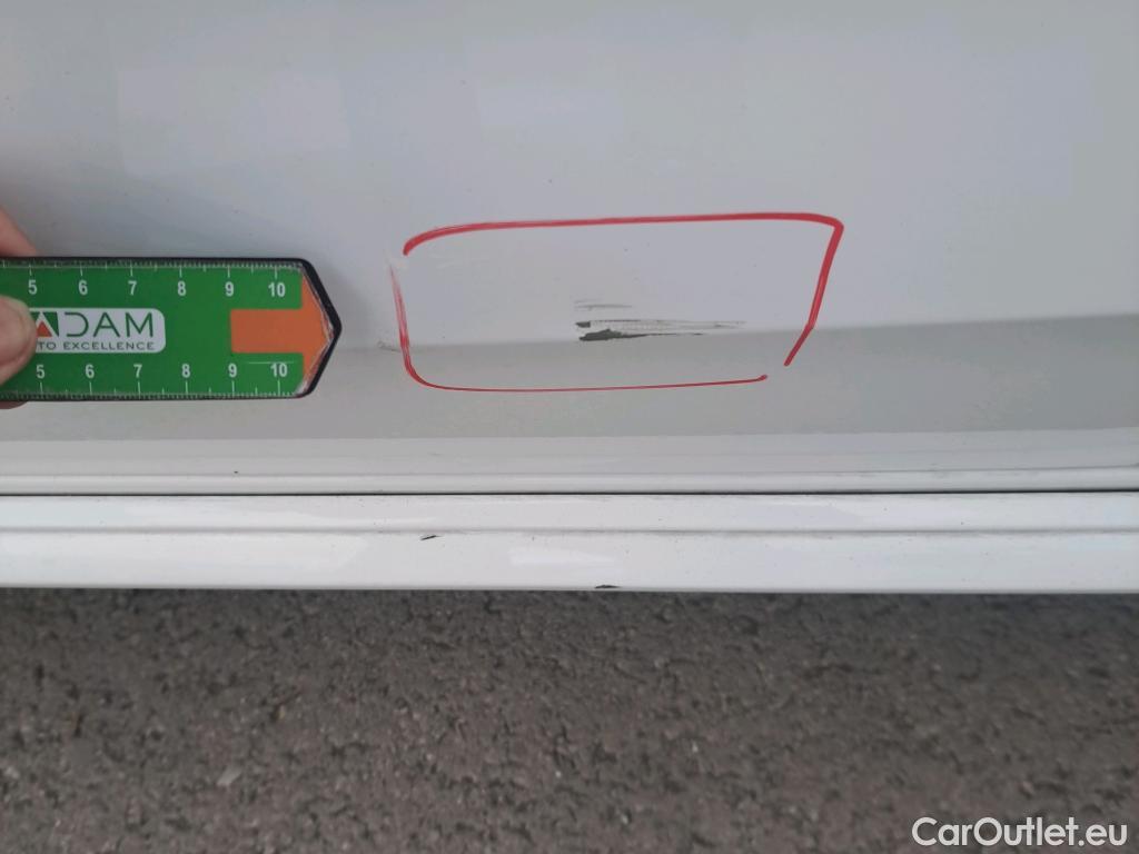  Audi  A4 AUDI  / 2019 / 5P / familiar Avant Black line 40 TDI 140kW quat S tro #4