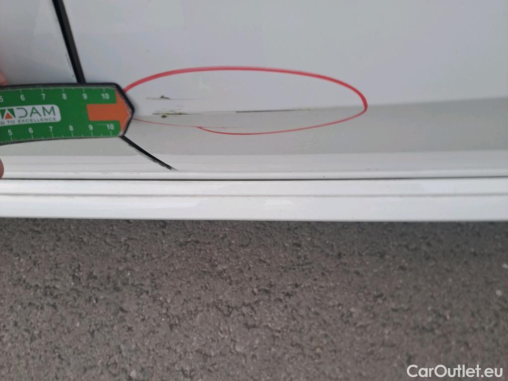  Audi  A4 AUDI  / 2019 / 5P / familiar Avant Black line 40 TDI 140kW quat S tro #27