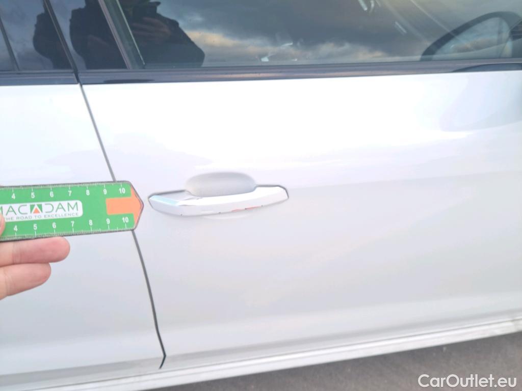  Audi  A4 AUDI  / 2019 / 5P / familiar Avant Black line 40 TDI 140kW quat S tro #44