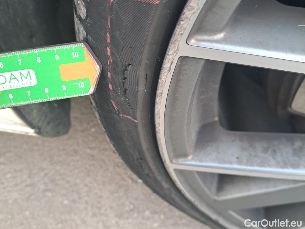  Audi  A4 AUDI  / 2019 / 5P / familiar Avant Black line 40 TDI 140kW quat S tro #2