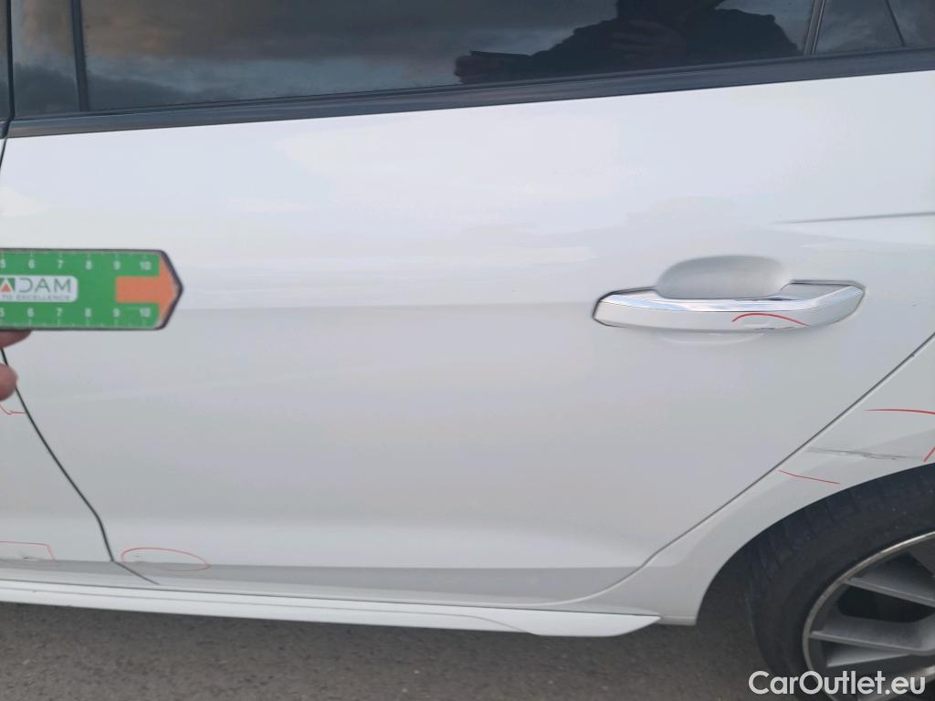  Audi  A4 AUDI  / 2019 / 5P / familiar Avant Black line 40 TDI 140kW quat S tro #42