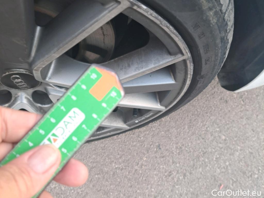  Audi  A4 AUDI  / 2019 / 5P / familiar Avant Black line 40 TDI 140kW quat S tro #21