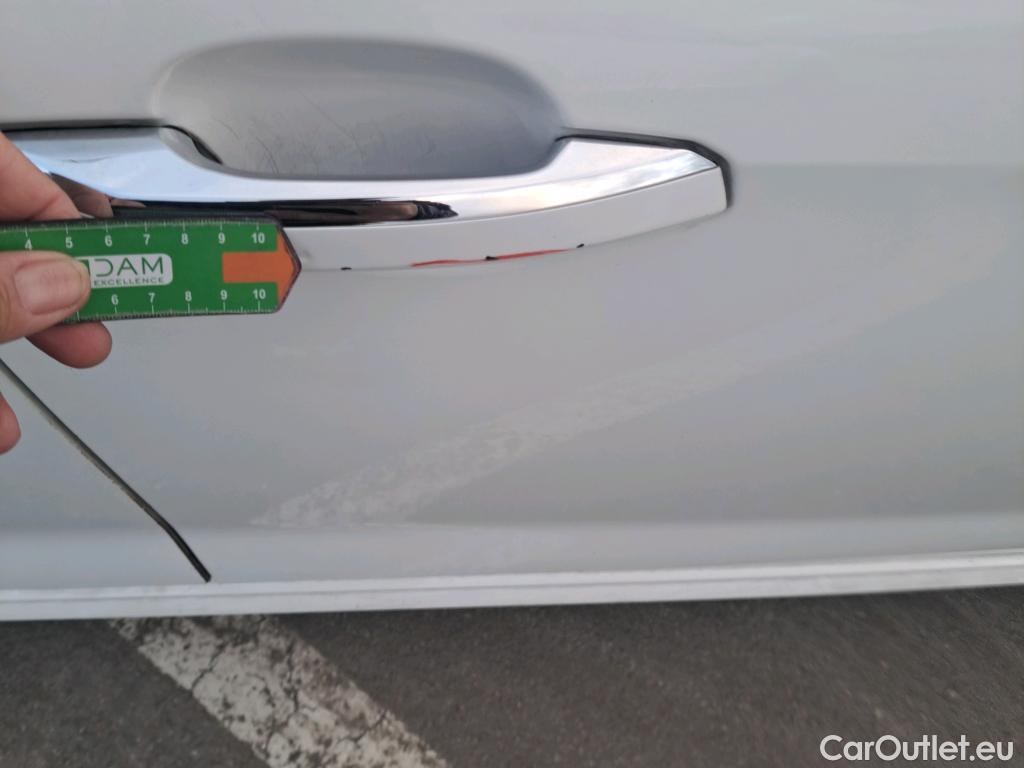  Audi  A4 AUDI  / 2019 / 5P / familiar Avant Black line 40 TDI 140kW quat S tro #45