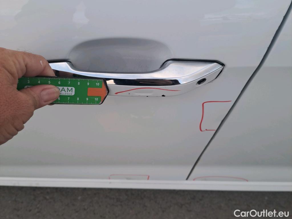  Audi  A4 AUDI  / 2019 / 5P / familiar Avant Black line 40 TDI 140kW quat S tro #41