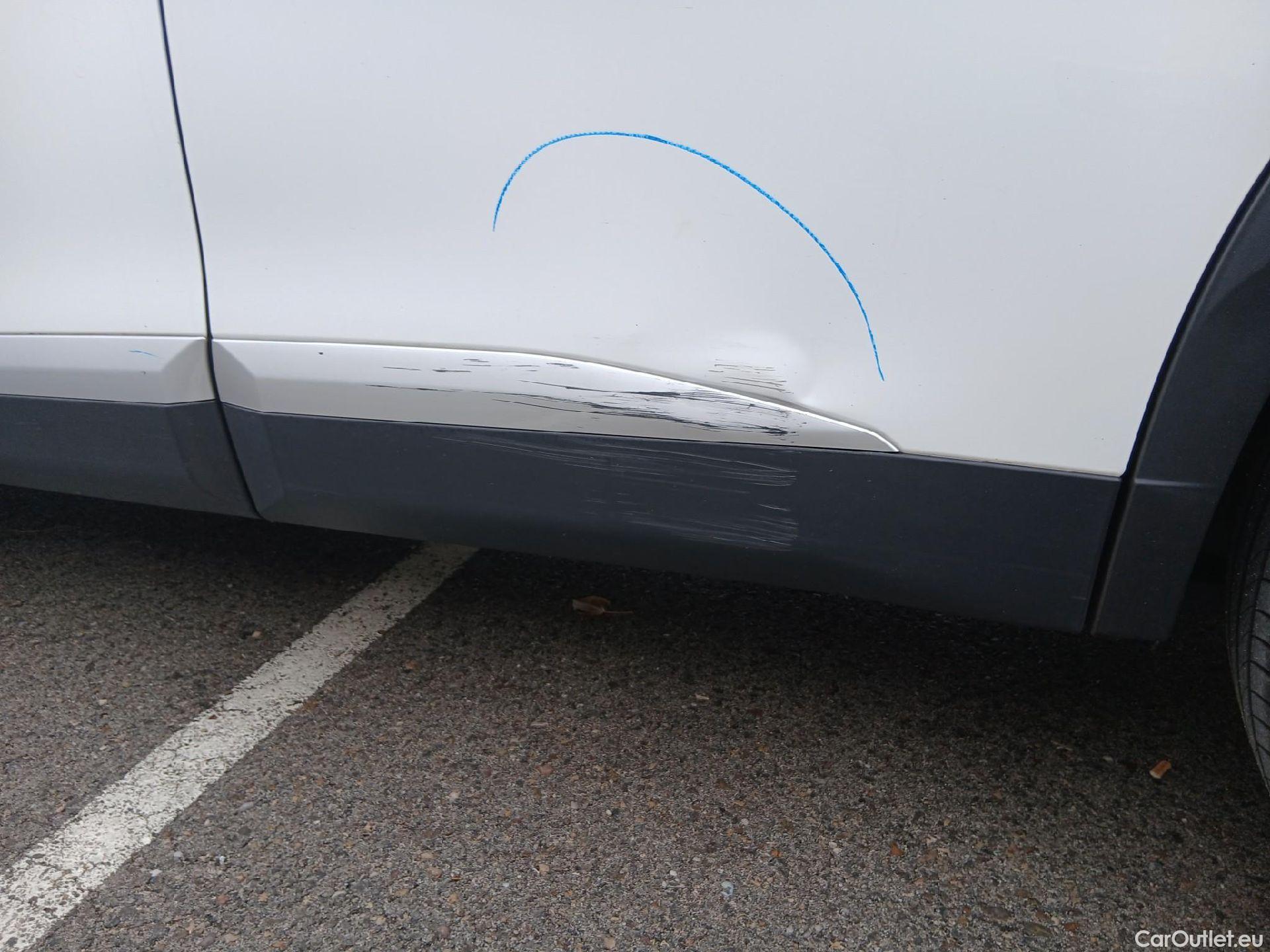  Peugeot  2008 PEUGEOT  / 2019 / 5P / todoterreno Allure Pack Puretech 130 S&S EAT8 (AC) #21