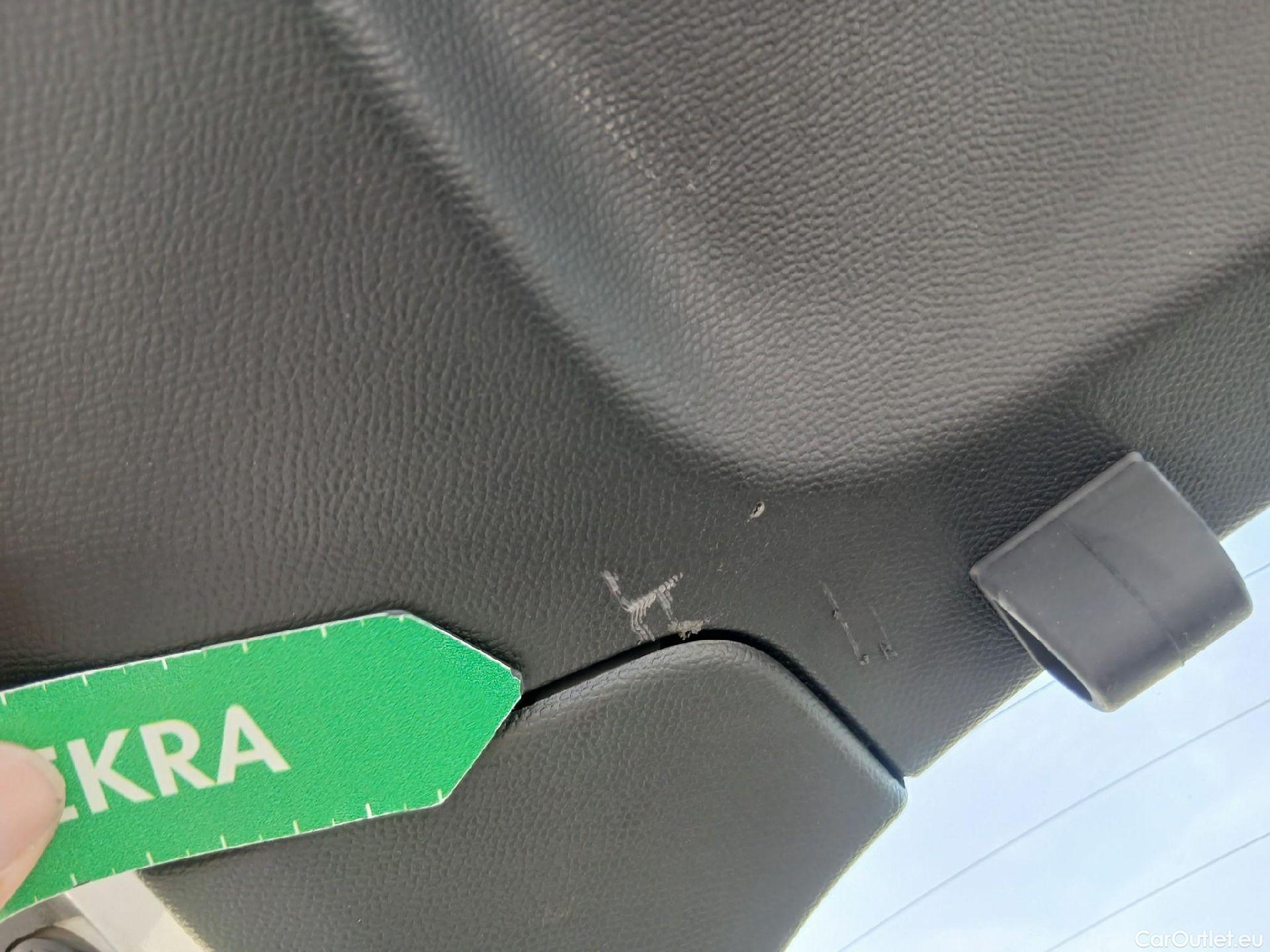  Peugeot  2008 PEUGEOT  / 2019 / 5P / todoterreno Active BlueHDI 81kW (110CV) #23