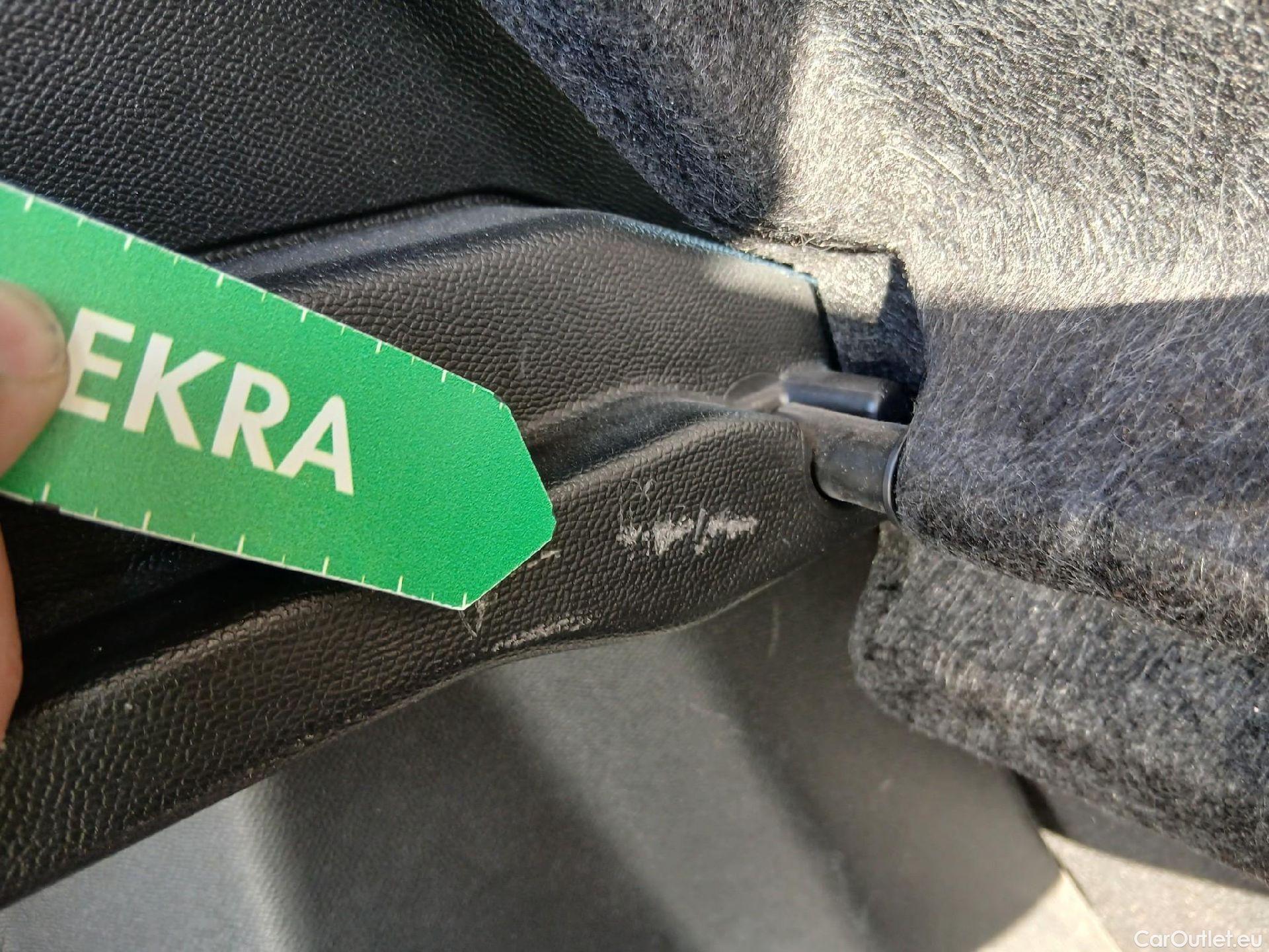  Peugeot  2008 PEUGEOT  / 2019 / 5P / todoterreno Active BlueHDI 81kW (110CV) #28