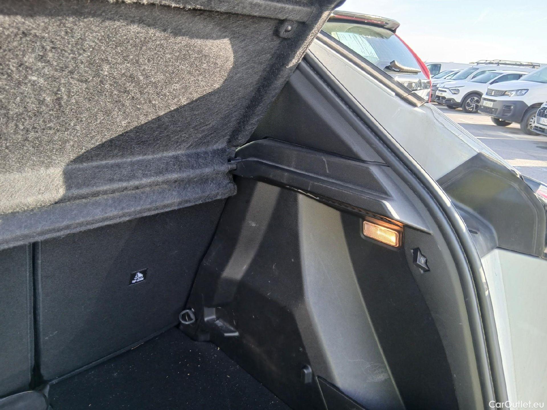  Peugeot  2008 PEUGEOT  / 2019 / 5P / todoterreno Active BlueHDI 81kW (110CV) #30