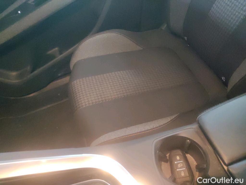  Peugeot  3008 PEUGEOT  / 2020 / 5P / todoterreno 1.5 BlueHDi 96kW (130CV) S&S Active Pack (CM) #9