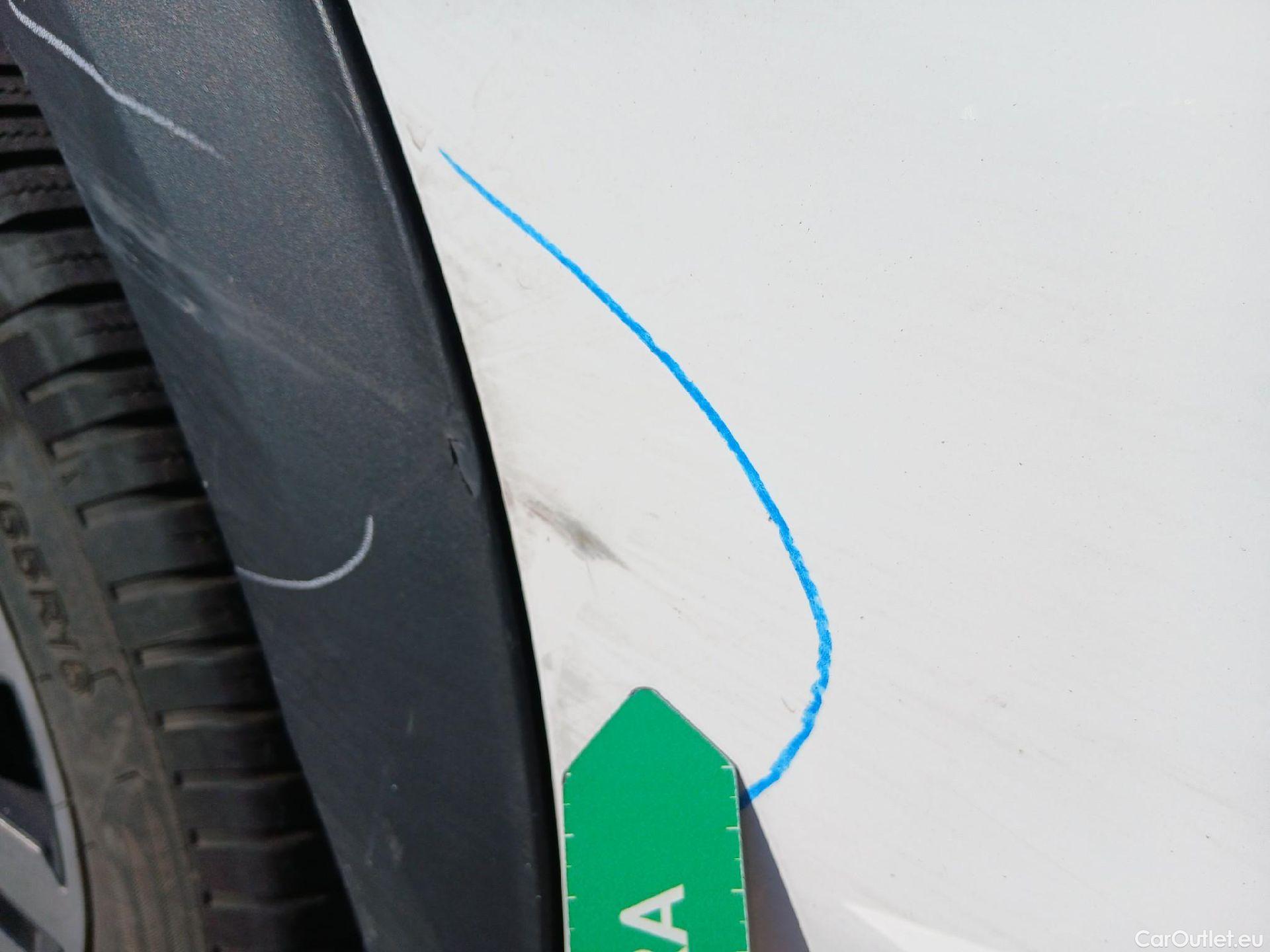  Peugeot  2008 PEUGEOT  / 2019 / 5P / todoterreno Active BlueHDI 81kW (110CV) #33