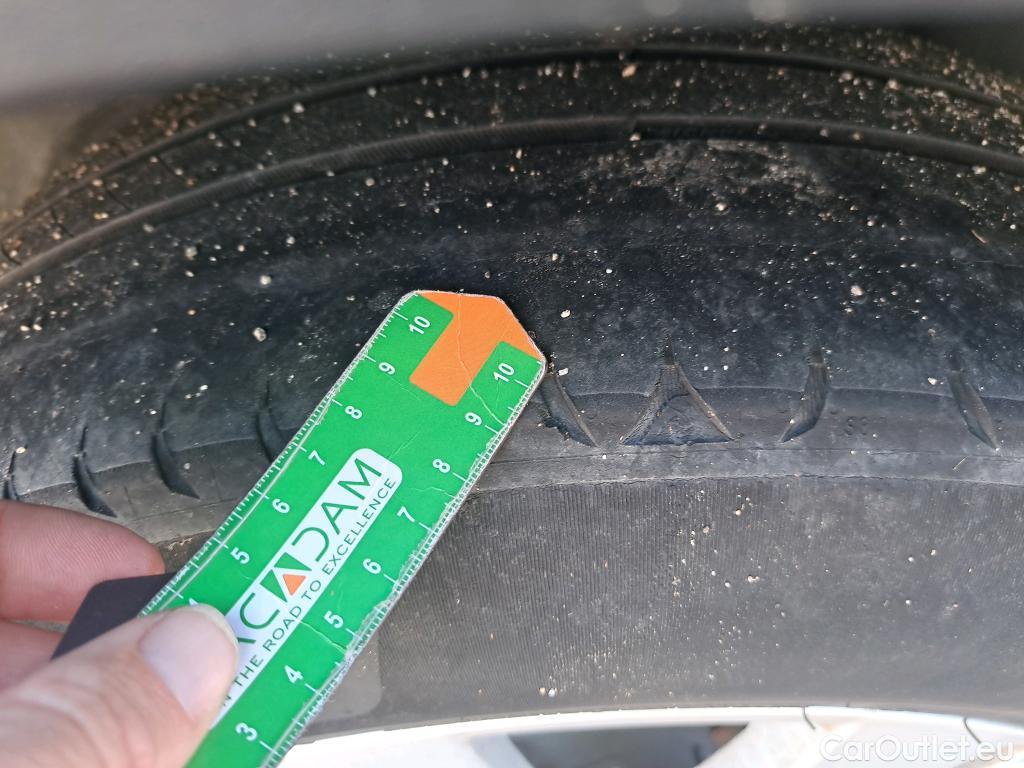  Peugeot  3008 PEUGEOT  / 2020 / 5P / todoterreno 1.5 BlueHDi 96kW (130CV) S&S Active Pack (AC4) #8