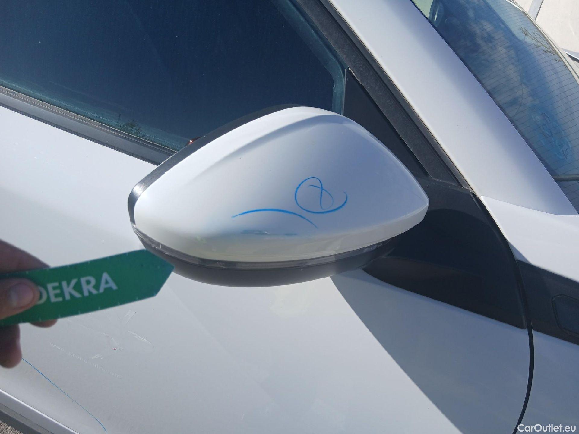  Peugeot  2008 PEUGEOT  / 2019 / 5P / todoterreno Allure Pack BlueHDI 81kW (110CV) (AC) #39