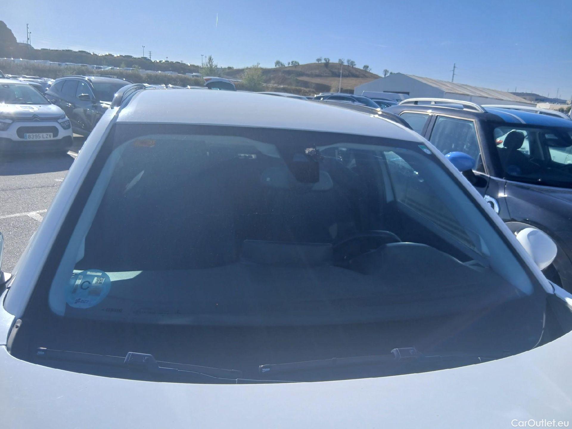  Peugeot  2008 PEUGEOT  / 2019 / 5P / todoterreno Allure Pack BlueHDI 81kW (110CV) (AC) #13