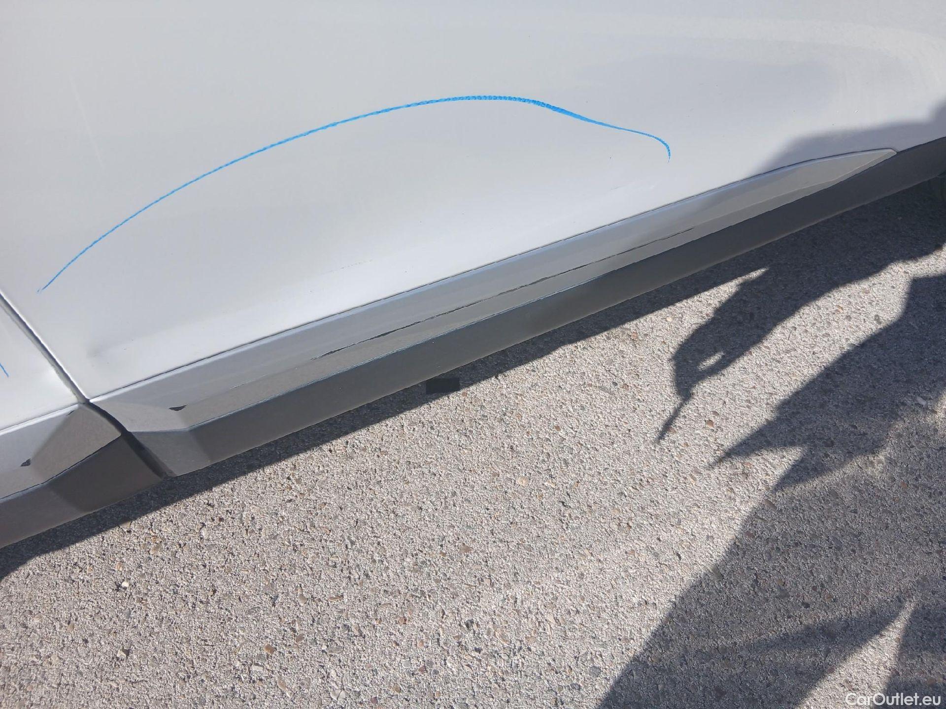  Peugeot  2008 PEUGEOT  / 2019 / 5P / todoterreno Allure Pack BlueHDI 81kW (110CV) (AC) #37