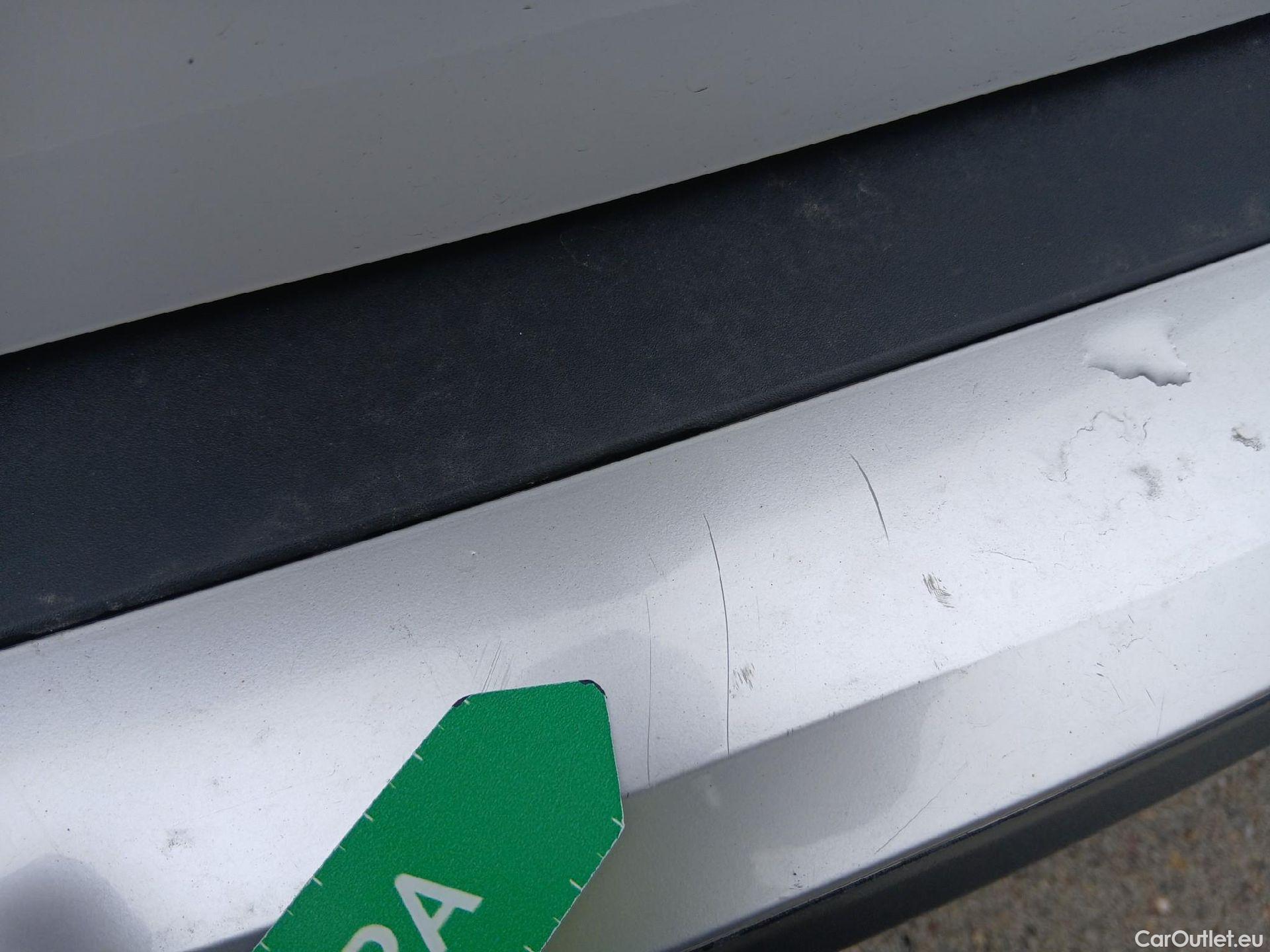  Peugeot  2008 PEUGEOT  / 2019 / 5P / todoterreno Allure Pack Puretech 130 S&S EAT8 (AC) #29