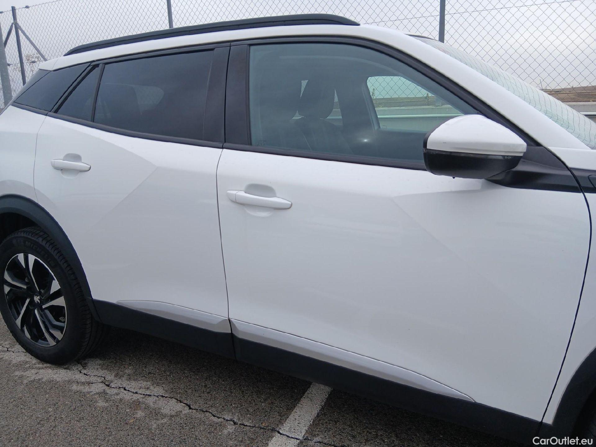  Peugeot  2008 PEUGEOT  / 2019 / 5P / todoterreno Allure Pack Puretech 130 S&S EAT8 (AC) #36