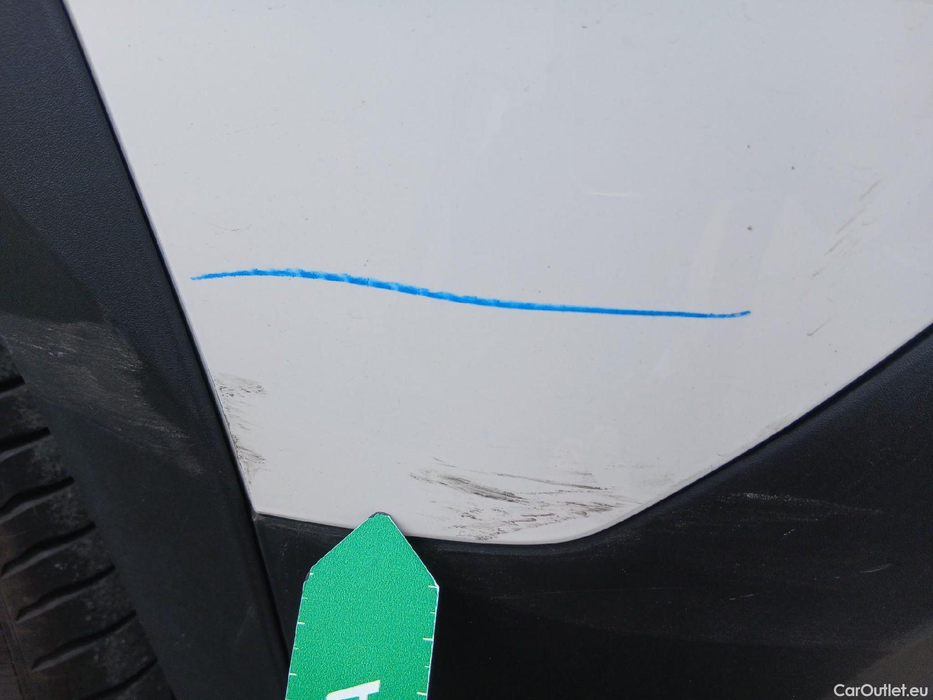  Peugeot  2008 PEUGEOT  / 2019 / 5P / todoterreno Allure Pack Puretech 130 S&S EAT8 (AC) #26