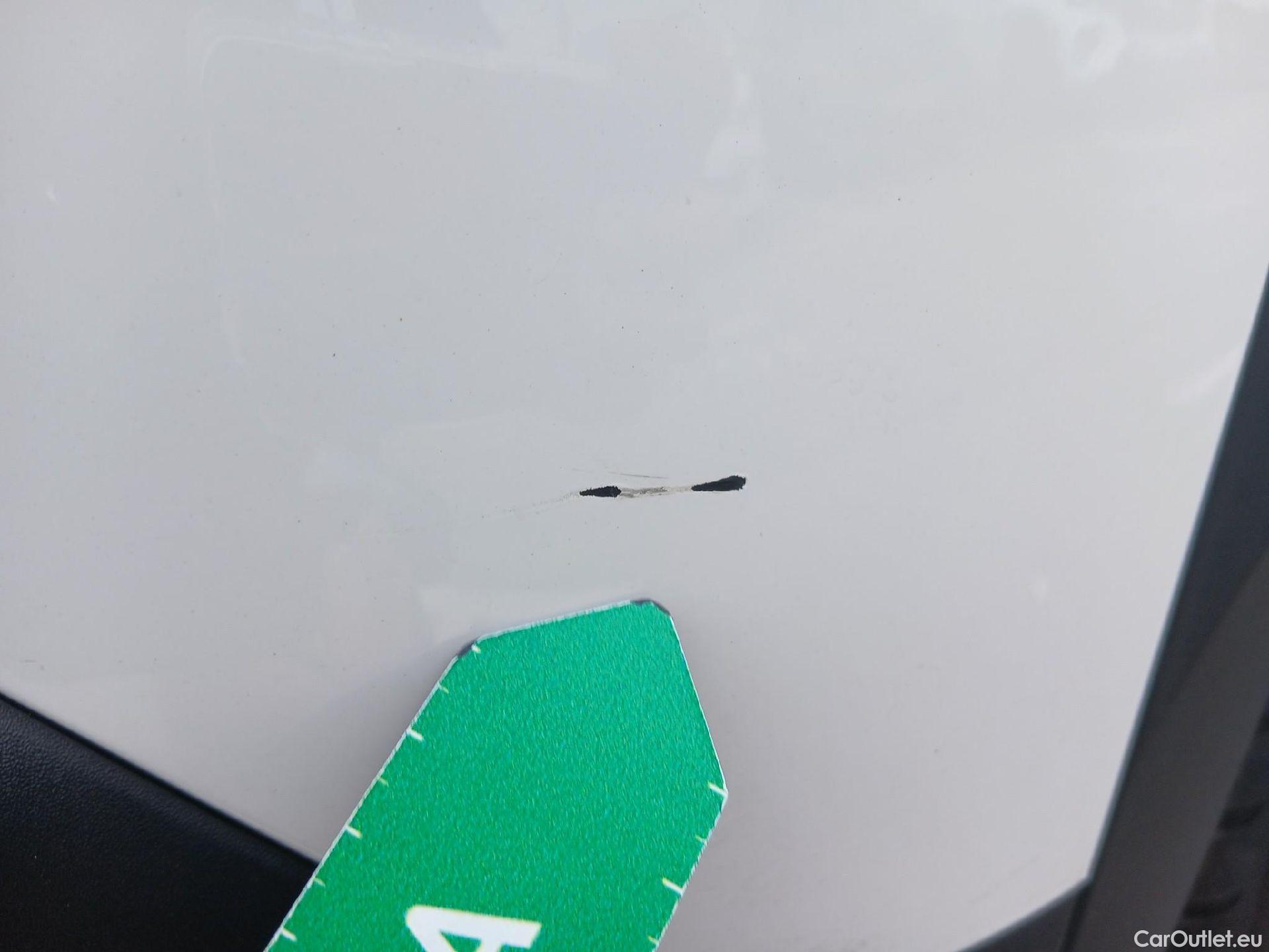  Peugeot  2008 PEUGEOT  / 2019 / 5P / todoterreno Allure Pack Puretech 130 S&S EAT8 (AC) #33