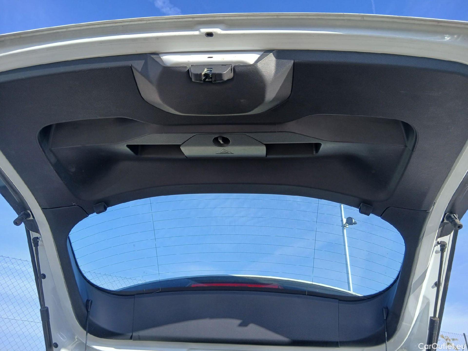  Peugeot  2008 PEUGEOT  / 2019 / 5P / todoterreno Active BlueHDI 81kW (110CV) #24