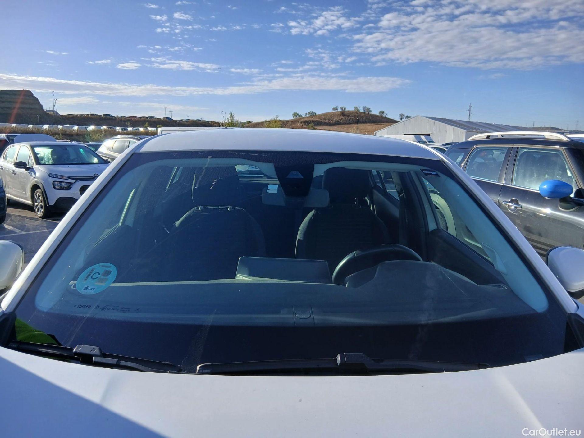  Peugeot  2008 PEUGEOT  / 2019 / 5P / todoterreno Active BlueHDI 81kW (110CV) #3