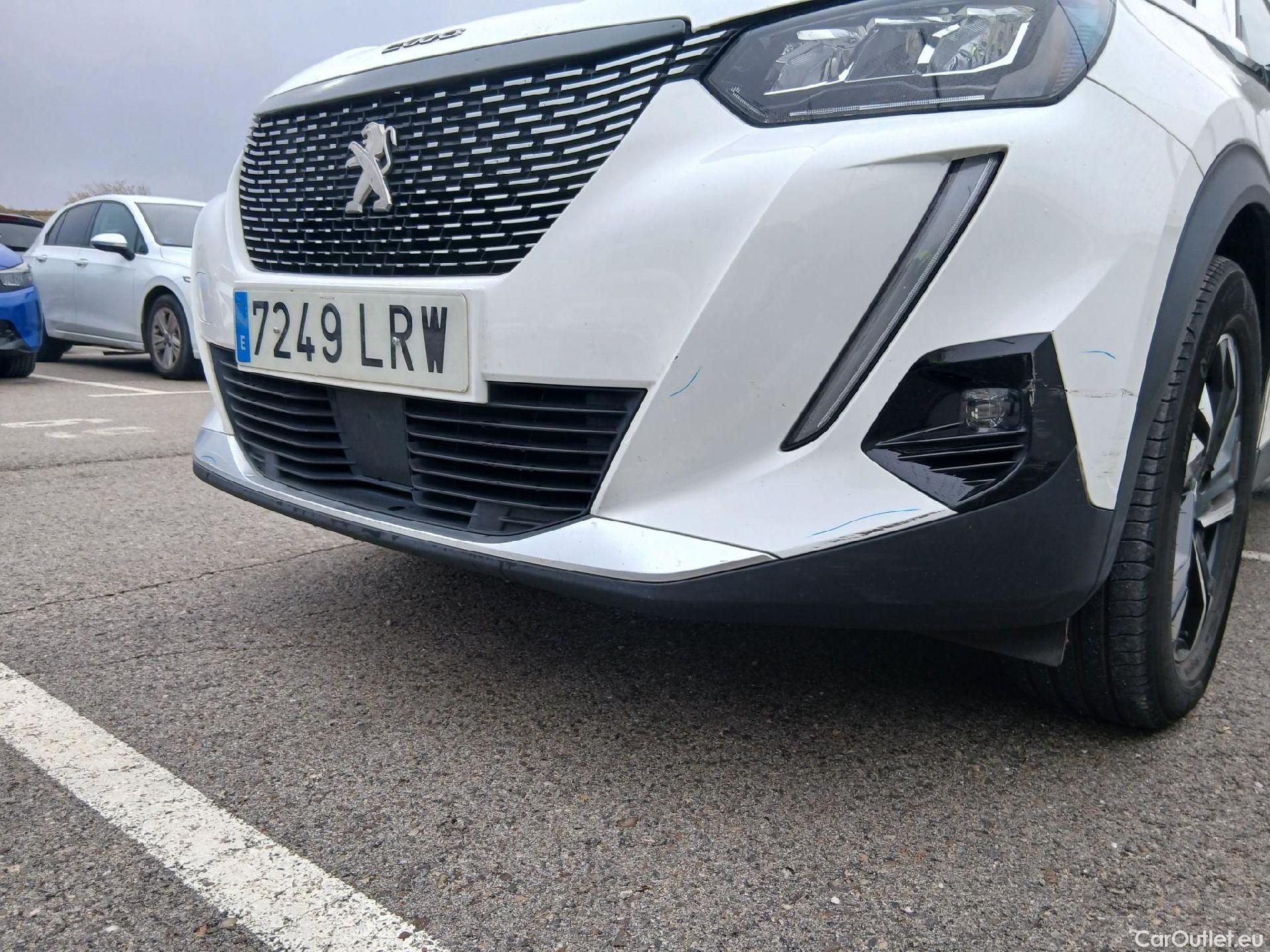  Peugeot  2008 PEUGEOT  / 2019 / 5P / todoterreno Allure Pack Puretech 130 S&S EAT8 (AC) #9