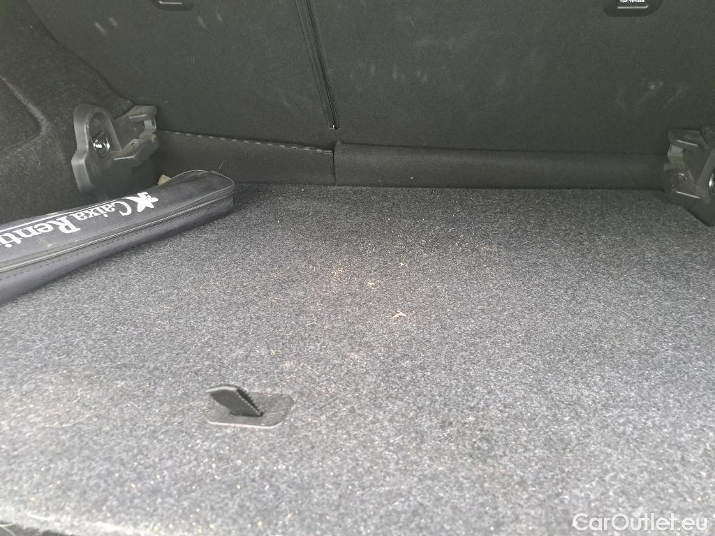  Toyota  Auris TOYOTA  / 2015 / 5P / berlina con portón 1.8 140H Hybrid Feel! Edition #8