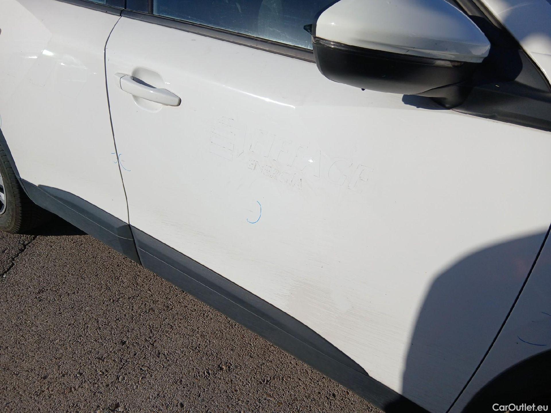  Peugeot  2008 PEUGEOT  / 2019 / 5P / todoterreno Active BlueHDI 81kW (110CV) #35