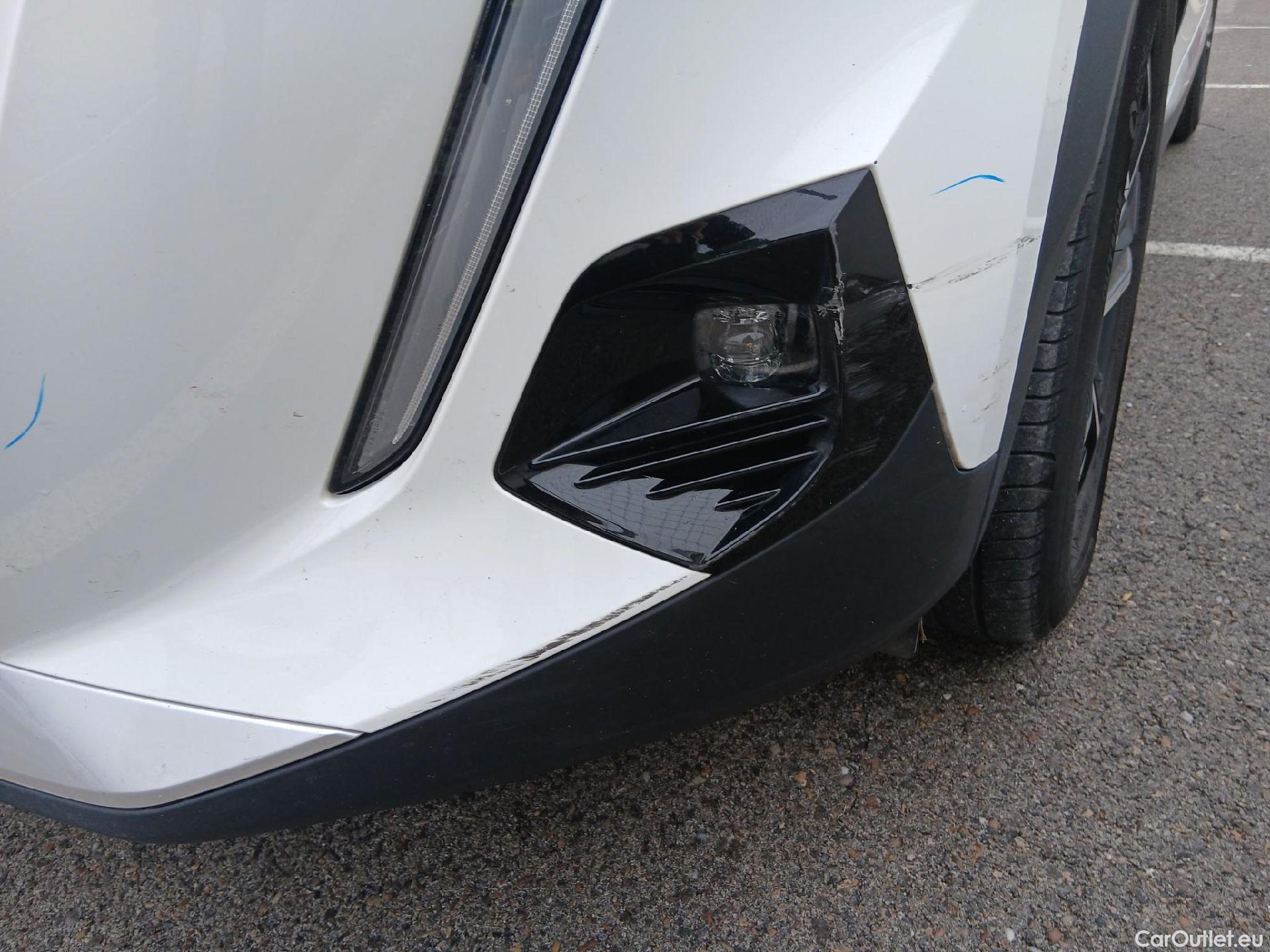  Peugeot  2008 PEUGEOT  / 2019 / 5P / todoterreno Allure Pack Puretech 130 S&S EAT8 (AC) #3