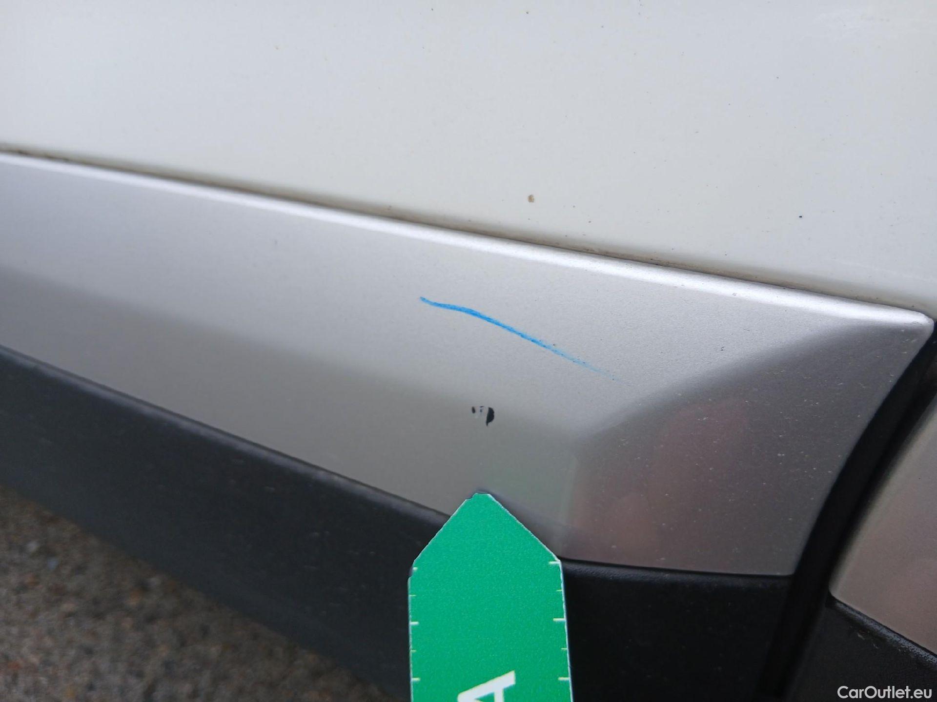  Peugeot  2008 PEUGEOT  / 2019 / 5P / todoterreno Allure Pack Puretech 130 S&S EAT8 (AC) #13