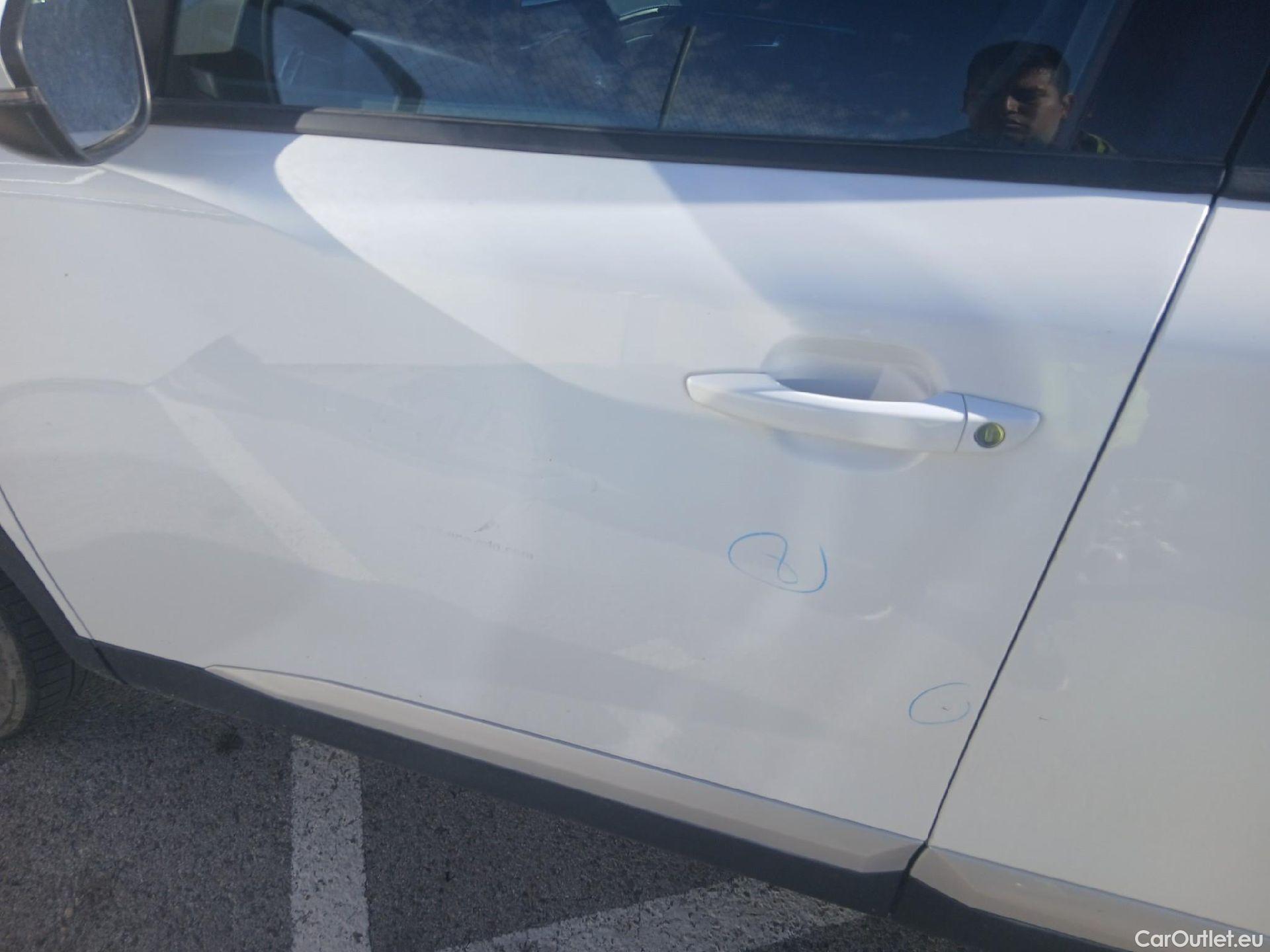  Peugeot  2008 PEUGEOT  / 2019 / 5P / todoterreno Allure Pack BlueHDI 81kW (110CV) (AC) #17