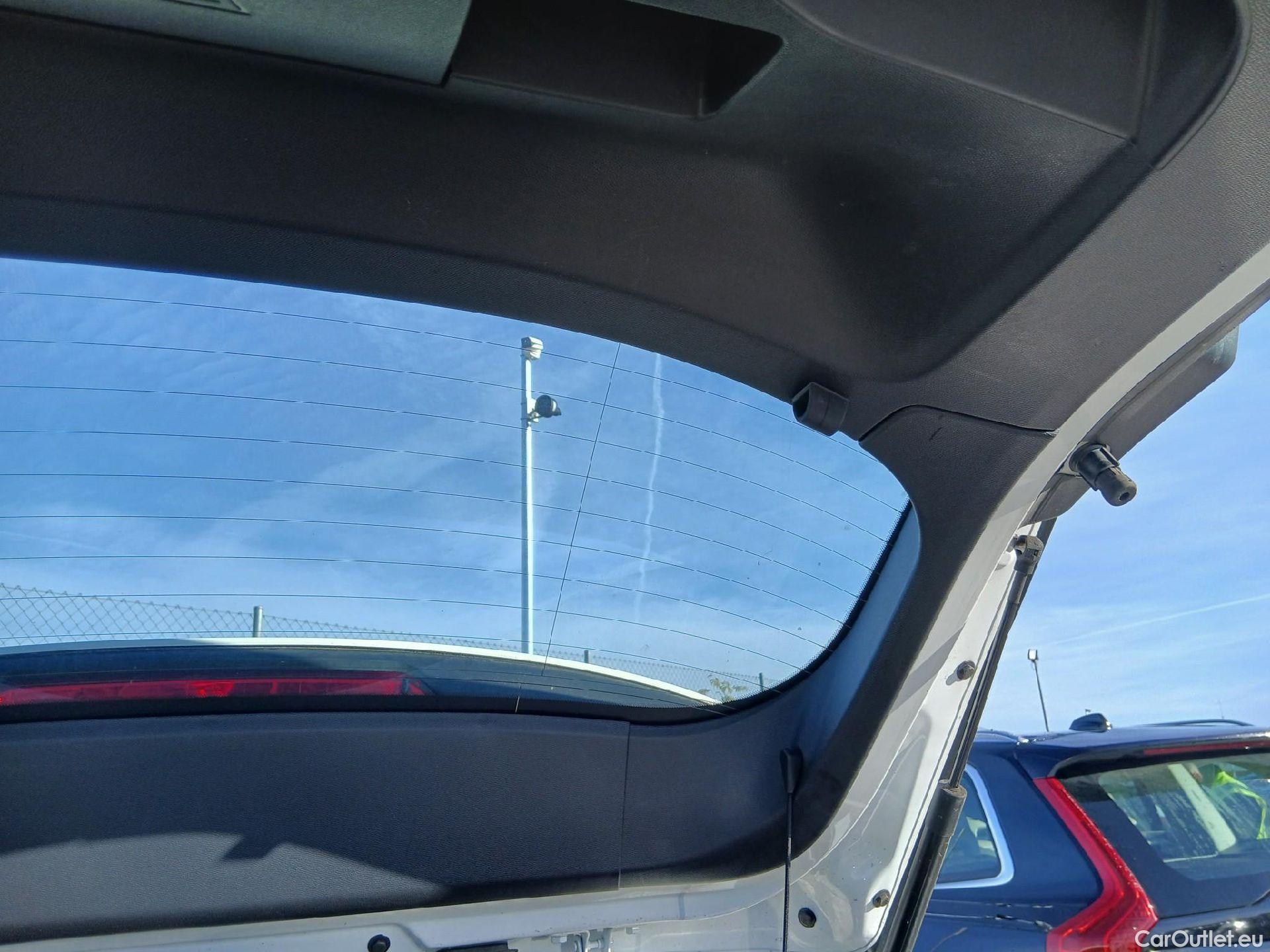  Peugeot  2008 PEUGEOT  / 2019 / 5P / todoterreno Active BlueHDI 81kW (110CV) #25