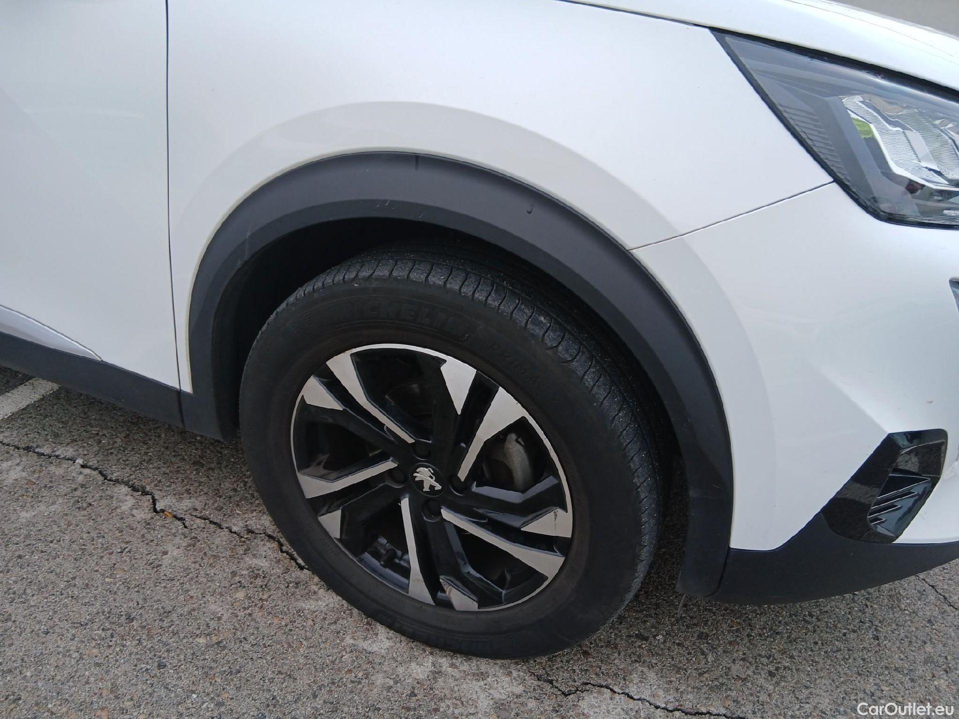  Peugeot  2008 PEUGEOT  / 2019 / 5P / todoterreno Allure Pack Puretech 130 S&S EAT8 (AC) #41