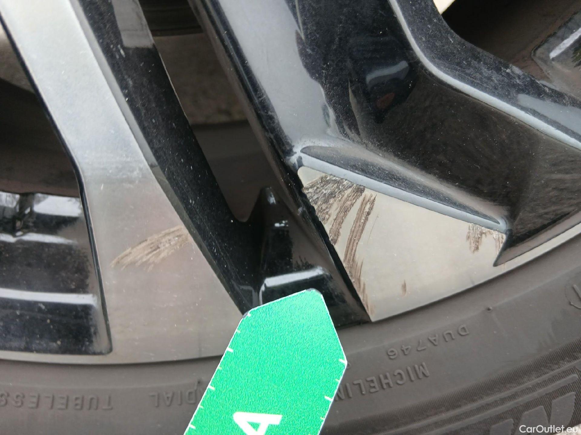  Peugeot  2008 PEUGEOT  / 2019 / 5P / todoterreno Allure Pack Puretech 130 S&S EAT8 (AC) #39