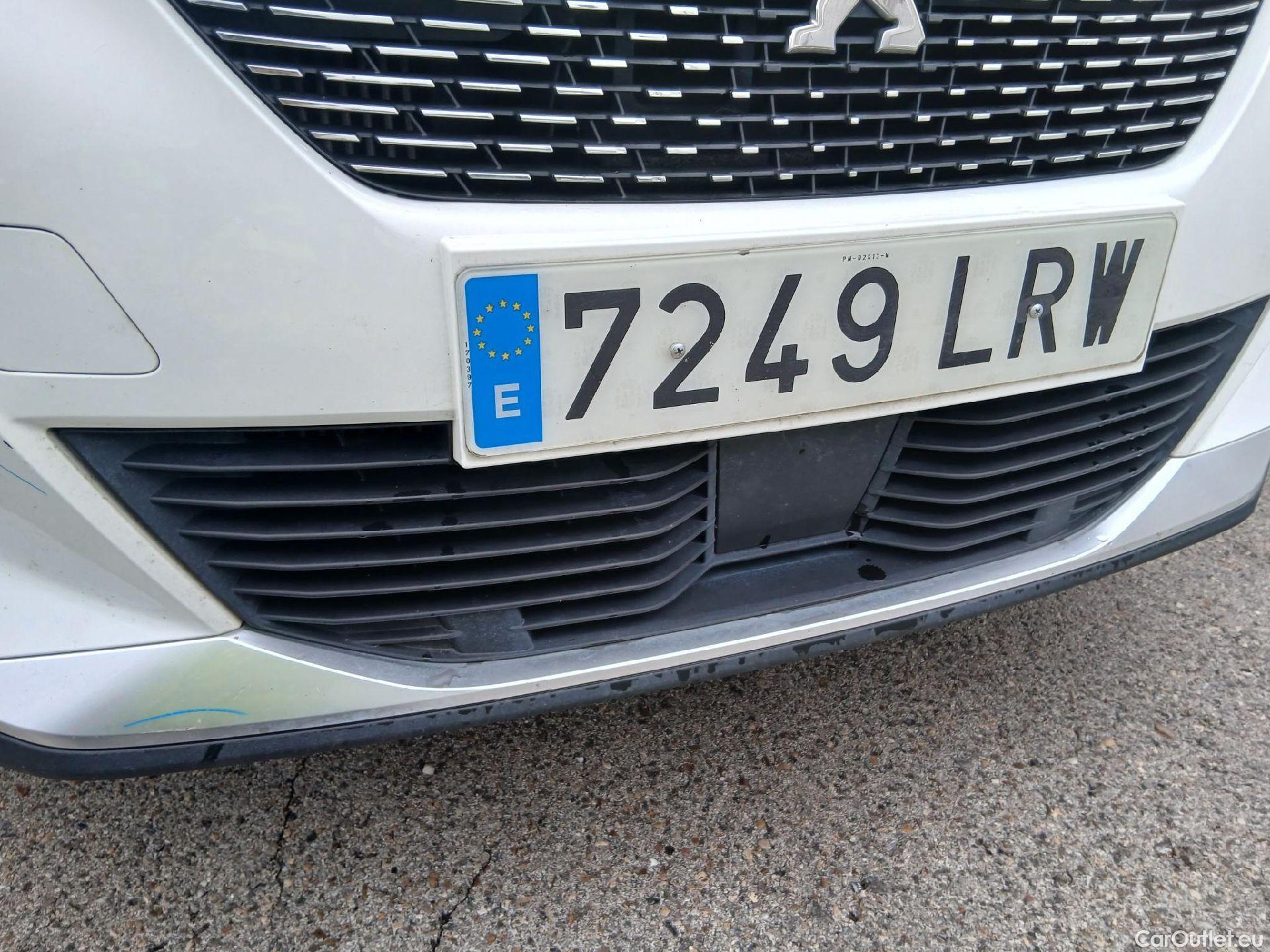  Peugeot  2008 PEUGEOT  / 2019 / 5P / todoterreno Allure Pack Puretech 130 S&S EAT8 (AC) #7