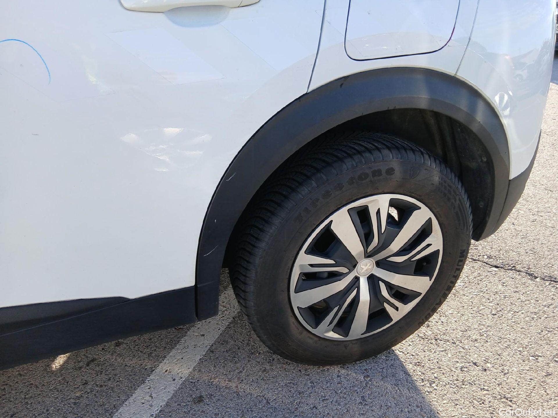  Peugeot  2008 PEUGEOT  / 2019 / 5P / todoterreno Active BlueHDI 81kW (110CV) #16