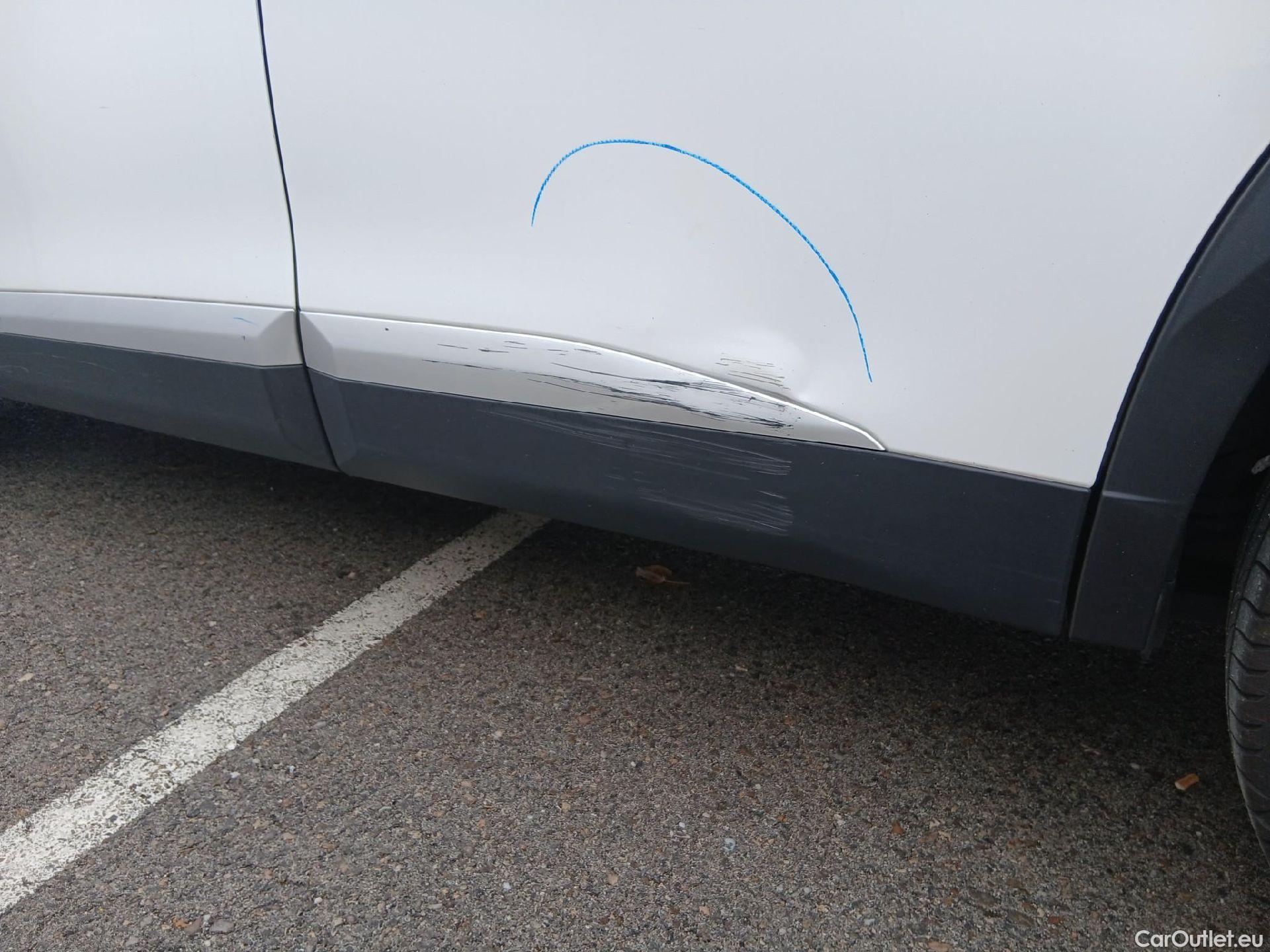  Peugeot  2008 PEUGEOT  / 2019 / 5P / todoterreno Allure Pack Puretech 130 S&S EAT8 (AC) #18