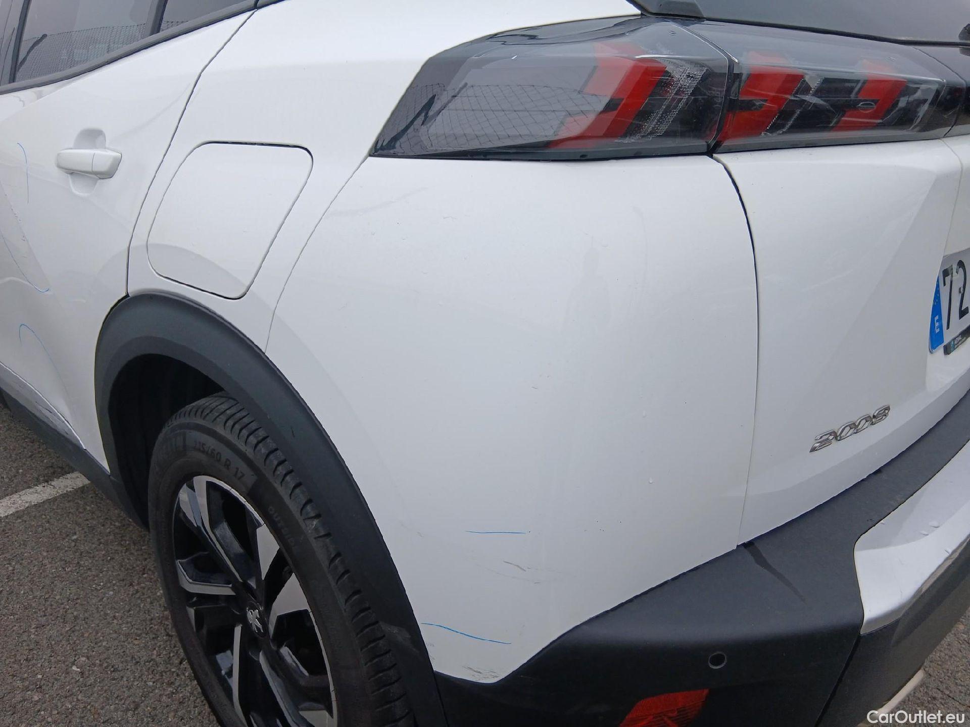  Peugeot  2008 PEUGEOT  / 2019 / 5P / todoterreno Allure Pack Puretech 130 S&S EAT8 (AC) #27