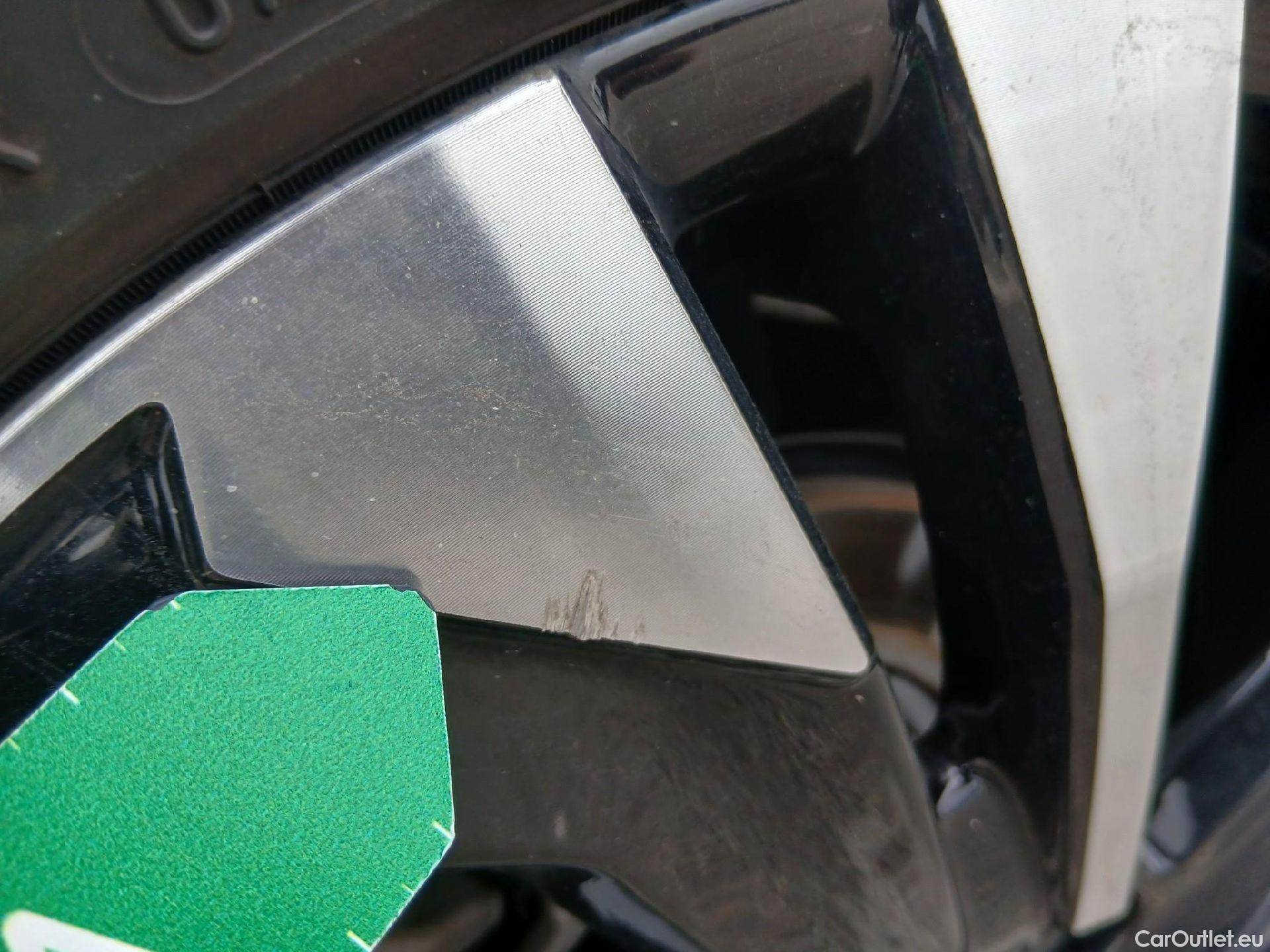  Peugeot  2008 PEUGEOT  / 2019 / 5P / todoterreno Allure Pack Puretech 130 S&S EAT8 (AC) #34